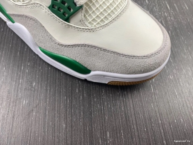 Air 4 Jordan Green Pine DR5415-103 x Nike SB 0813
